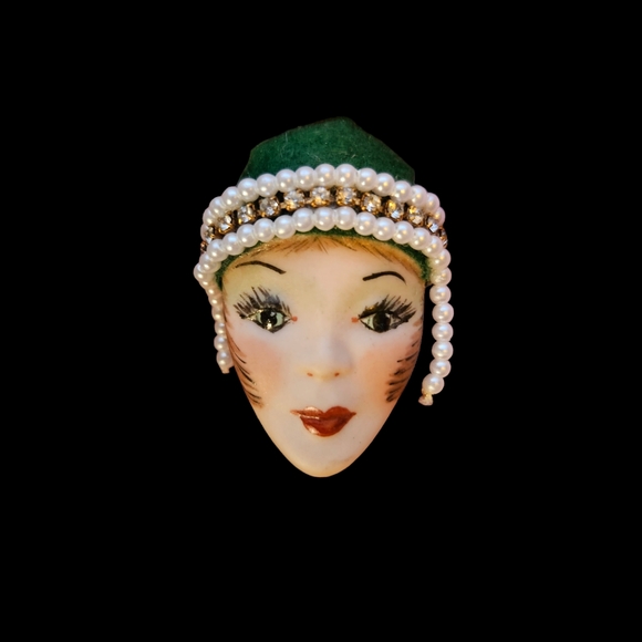 Vintage Flapper Girl Face Brooch Hand Painted Porcelain Green - Picture 1 of 6